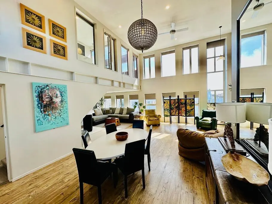 Stunning New York Loft Gallery クライストチャーチ ニュージーランド